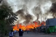Video: un gigantesco incendio en un campo de caña amenazó las casas de Ranchillos