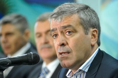 La campaña se calienta con duras acusaciones y críticas en las redes sociales