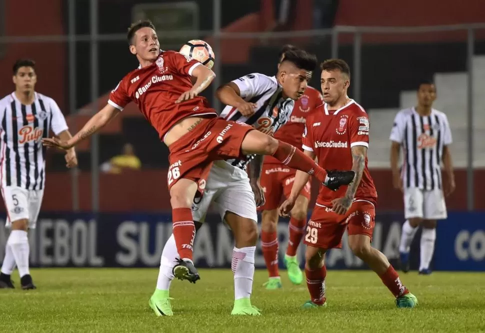 REPITIÓ LA FÓRMULA. Libertad también le ganó a Huracán en Paraguay. telam