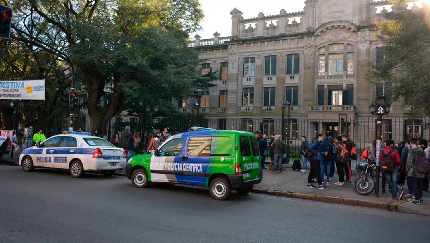 COLEGIO RAFAEL HERNÁNDEZ DE LA UNIVERSIDAD DE LA PLATA (FOTO DE SUPERLÓGICO  NOTICIAS)