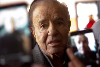 Anularon el sobreseimiento a Menem en la causa por la explosión de una fábrica que dejó siete muertos