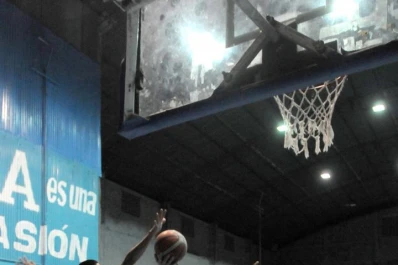 Estudiantes pegó primero y quiere hacerlo dos veces