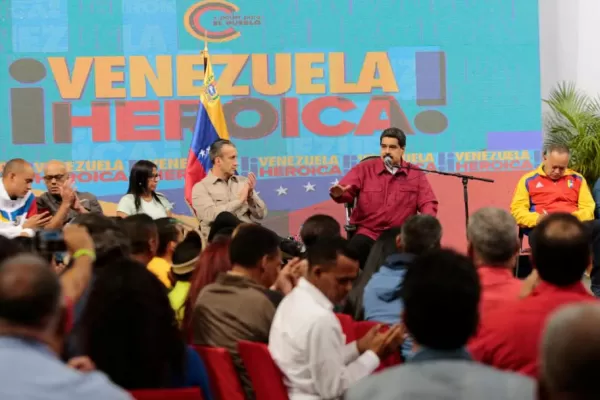 Maduro retrasó para hoy la apertura de la Asamblea, en medio de sospechas de fraude