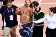 Un hombre desnudo irrumpió en el estadio Olímpico de Londres minutos antes de que corriera Bolt