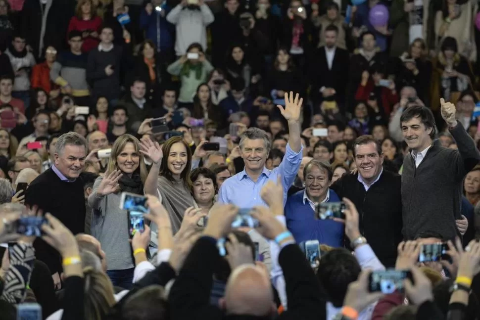 BAHÍA BLANCA. Vidal y Macri y los candidatos hicieron ayer campaña. twitter @mauriciomacri