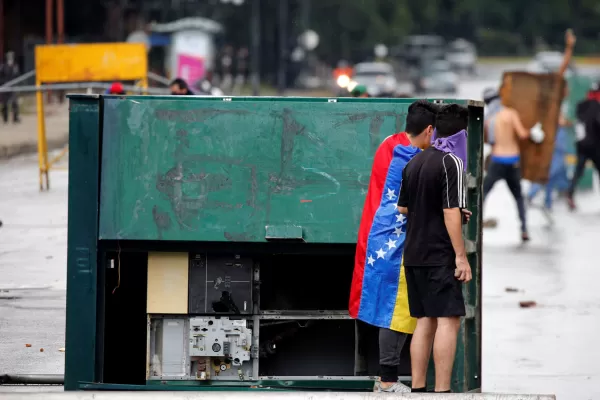 Venezuela, al borde de la guerra: el Gobierno aplastó una rebelión militar en contra de Maduro