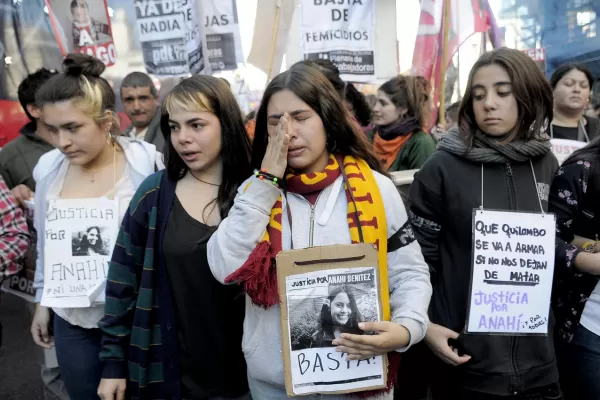 Dolor y bronca en la despedida de Anahí: qué se sabe hasta ahora sobre el crimen que conmueve al país