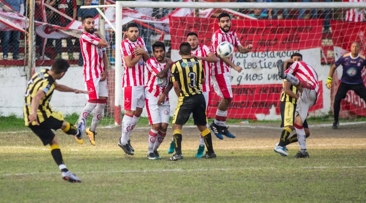 EL PARTIDO. Lastenia ganó en la cancha de Bella Vista. LA GACETA / JORGE OLMOS SGROSSO