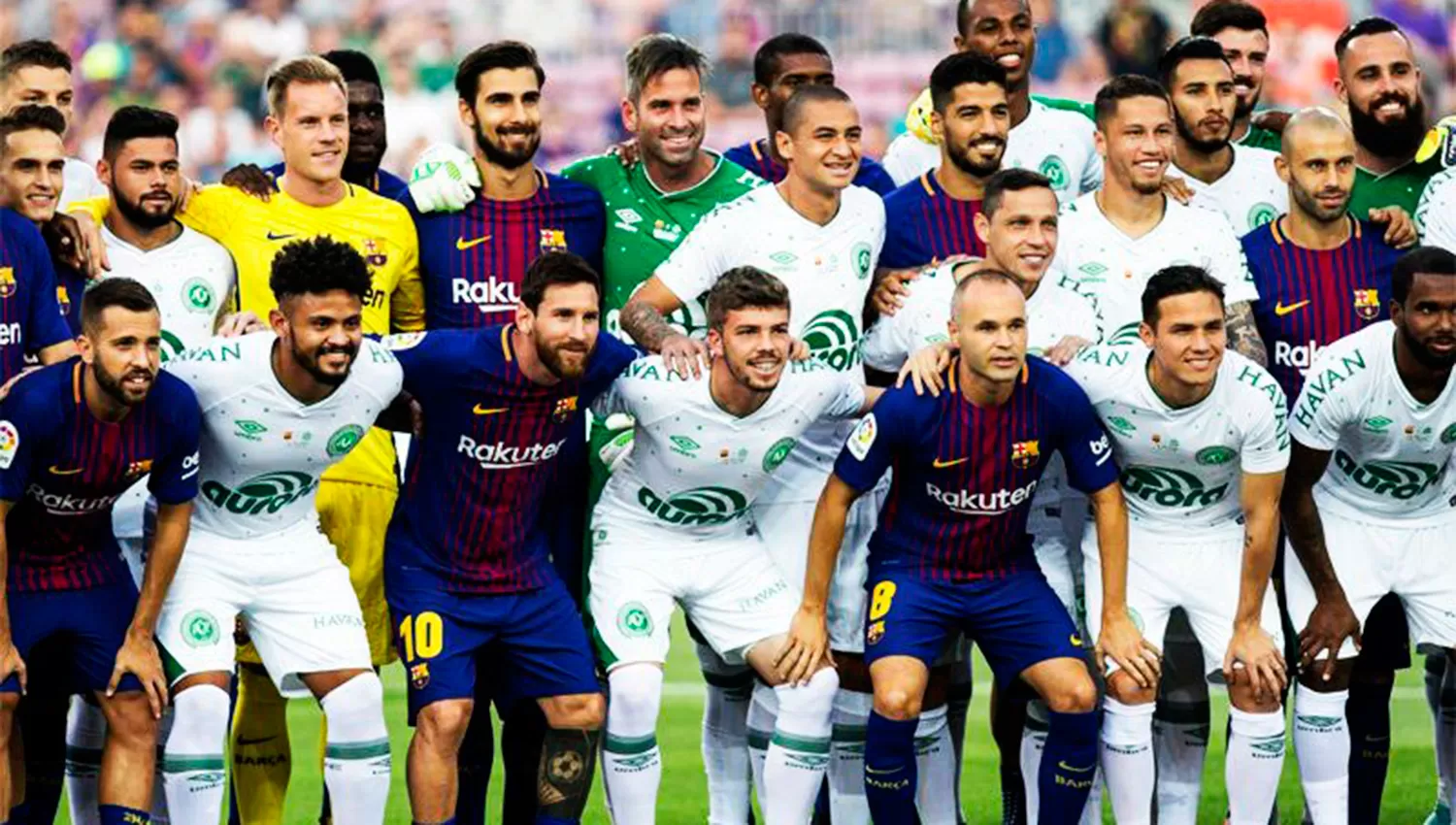 HOMENAJE. Barcelona y Chapecoense disputaron la Copa Joan Gamper (FOTO TOMADA DE TWITTER)