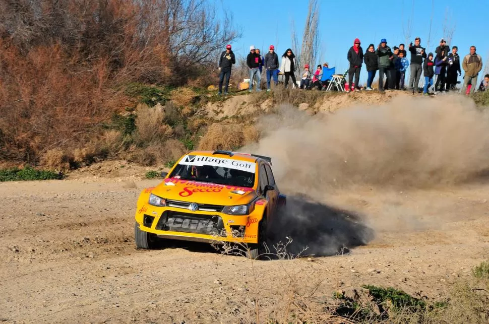 EXIGENTE. “Tomy” quedó con la sensación de que tiene mucho por trabajar con el VW Gol turbo. Pese a que lo conducía por primera vez, quedó entre los 10 primeros. fotos de marcelino mercado