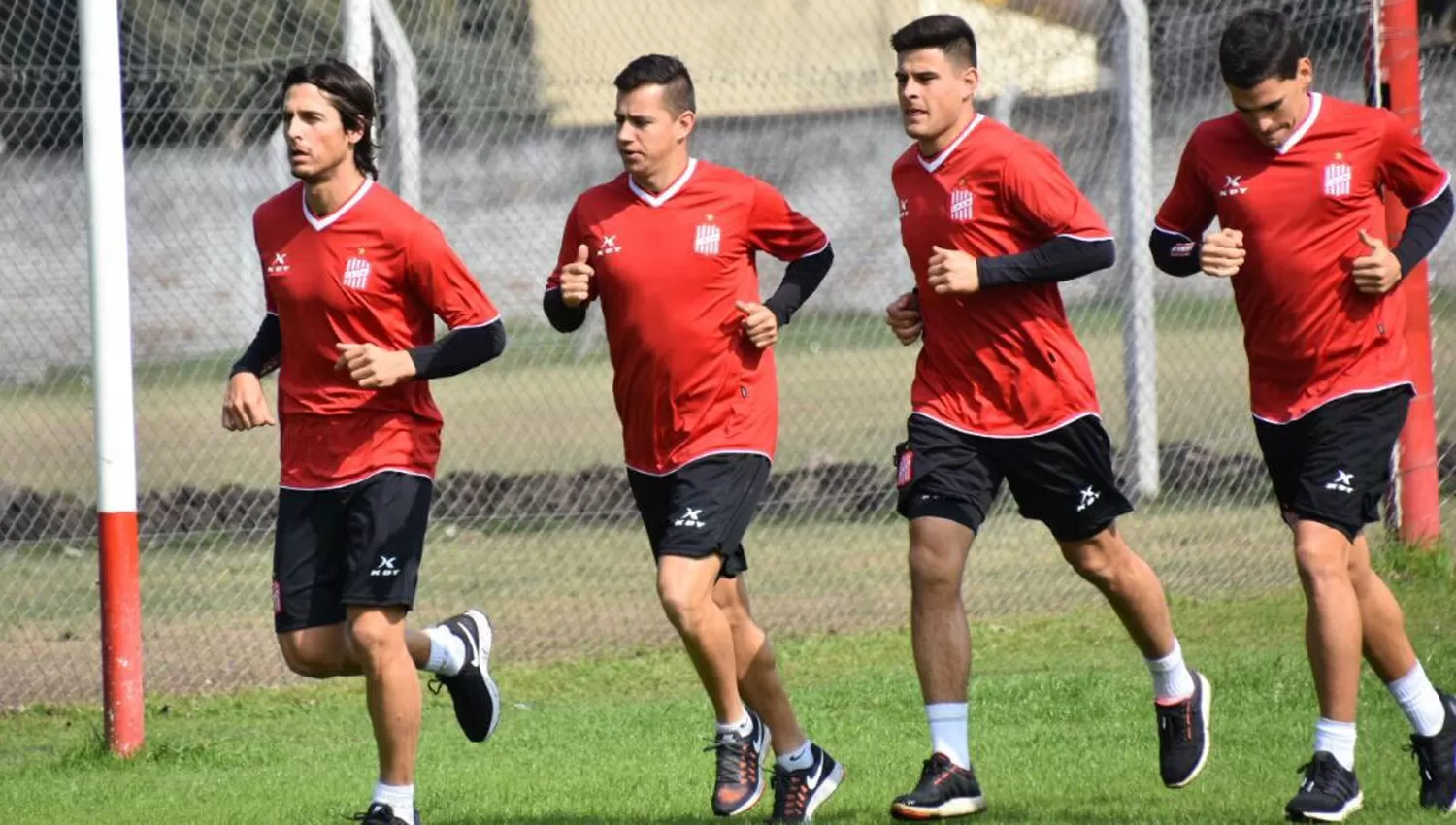 EN ACCIÓN. Prediger, Busse y Martínez formaron parte de la primera práctica. FOTO TOMADA DE TWITTER.COM/CASMOFICIAL