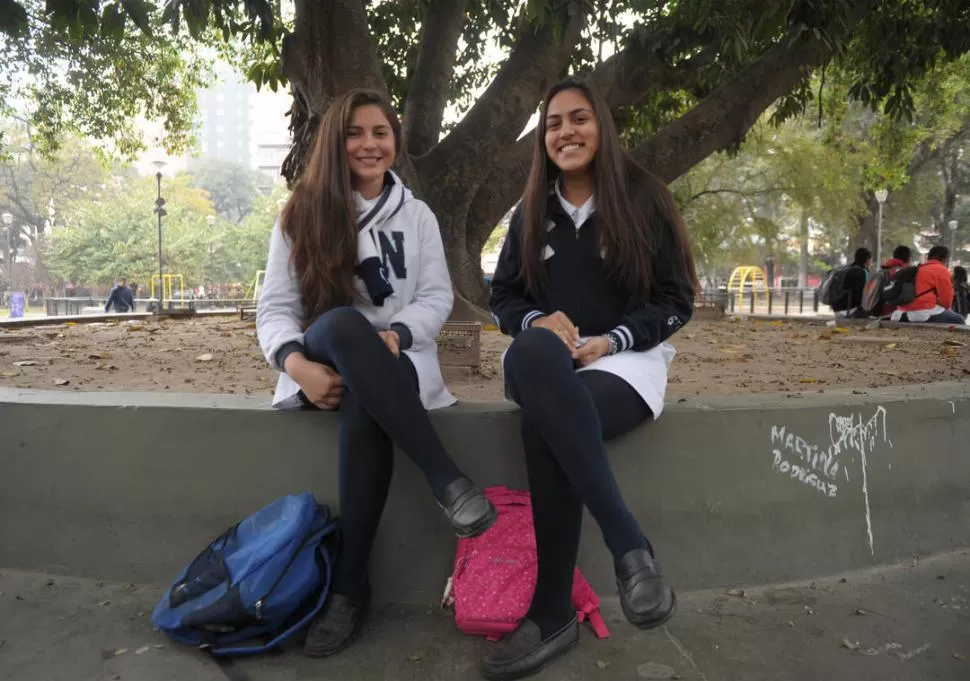 PIDEN UN DEBATE. Milagros y Daiana lamentaron que no hubo un encuentro con los candidatos en la escuela. LA GACETA/ FRANCO VERA 