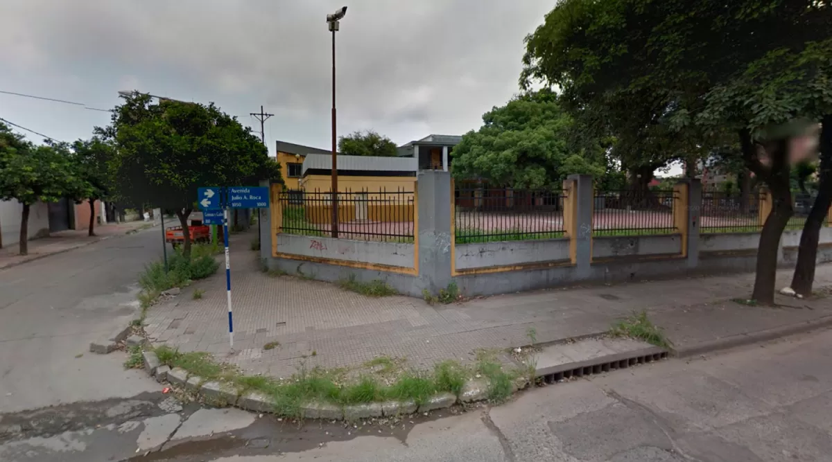 ROBO. El ladrón ingresó a una escuela y luego se ocultó de la Policía en casas de la zona. 