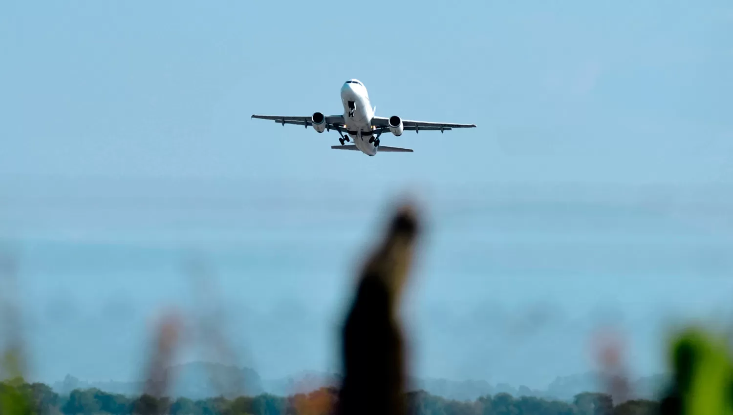 CUENTA REGRESIVA. Los aviones volverán a volar los cielos tucumanos dentro de nueve días. ARCHIVO LA GACETA / FOTO DE JORGE OLMOS SGROSSO