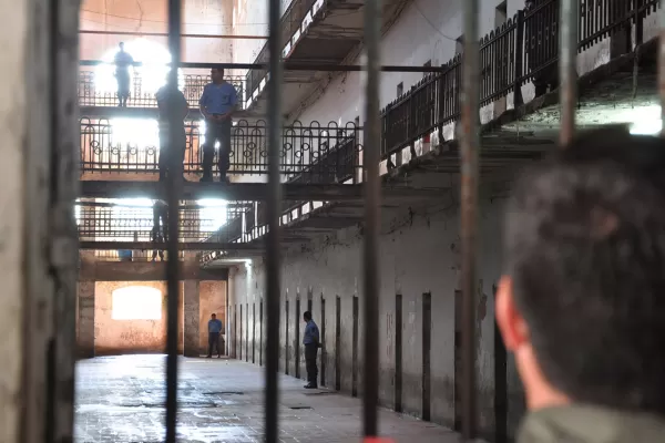 Doscientos presos realizan una huelga de hambre en el penal de Villa Urquiza