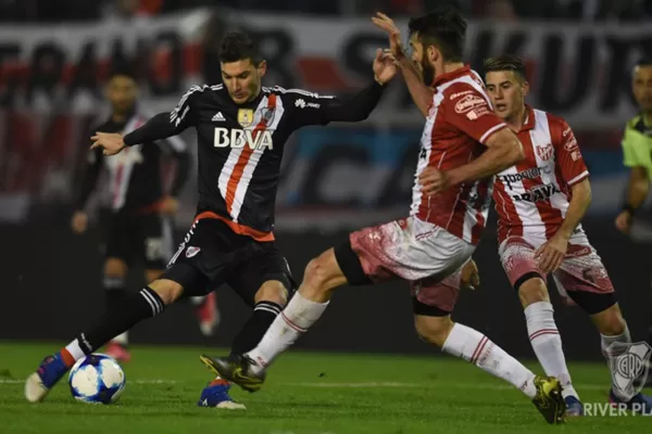 Alario está interesado en la propuesta del Leverkusen y River quiere retenerlo