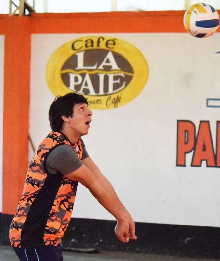 CONCENTRADO. Franco López juega de líbero y cuenta con gran experiencia. PRENSA MONTEROS VOLEY