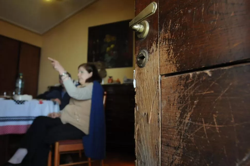 REVENTARON LAS PUERTAS. Además del robo. ahora la víctima deberá costear los arreglos de los accesos. la gaceta / foto de Analía Jaramillo