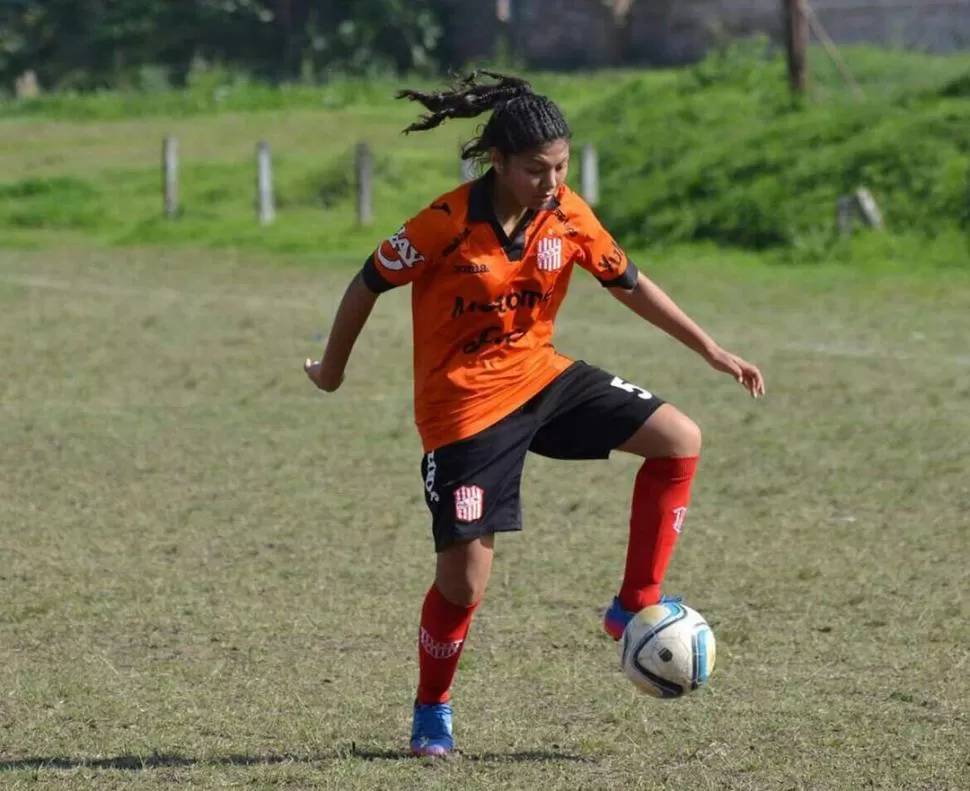 LA FIGURA. La volante Sofia Juárez, de San Martín Sub 18 Foto de florencio robles