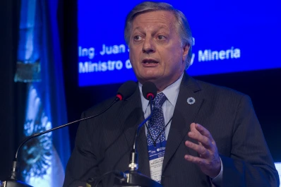 Según Aranguren, después de octubre podrían subir otra vez la luz y el gas