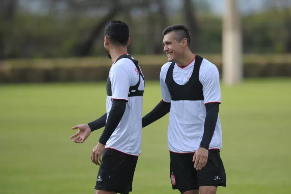 ALUMNO APLICADO. Gonzalo Rodríguez -derecha- que luce el cardio tacómetro fue uno de los jugadores que mejor rendimiento durante la pretemporada. la gaceta / foto de FRANCO VERA