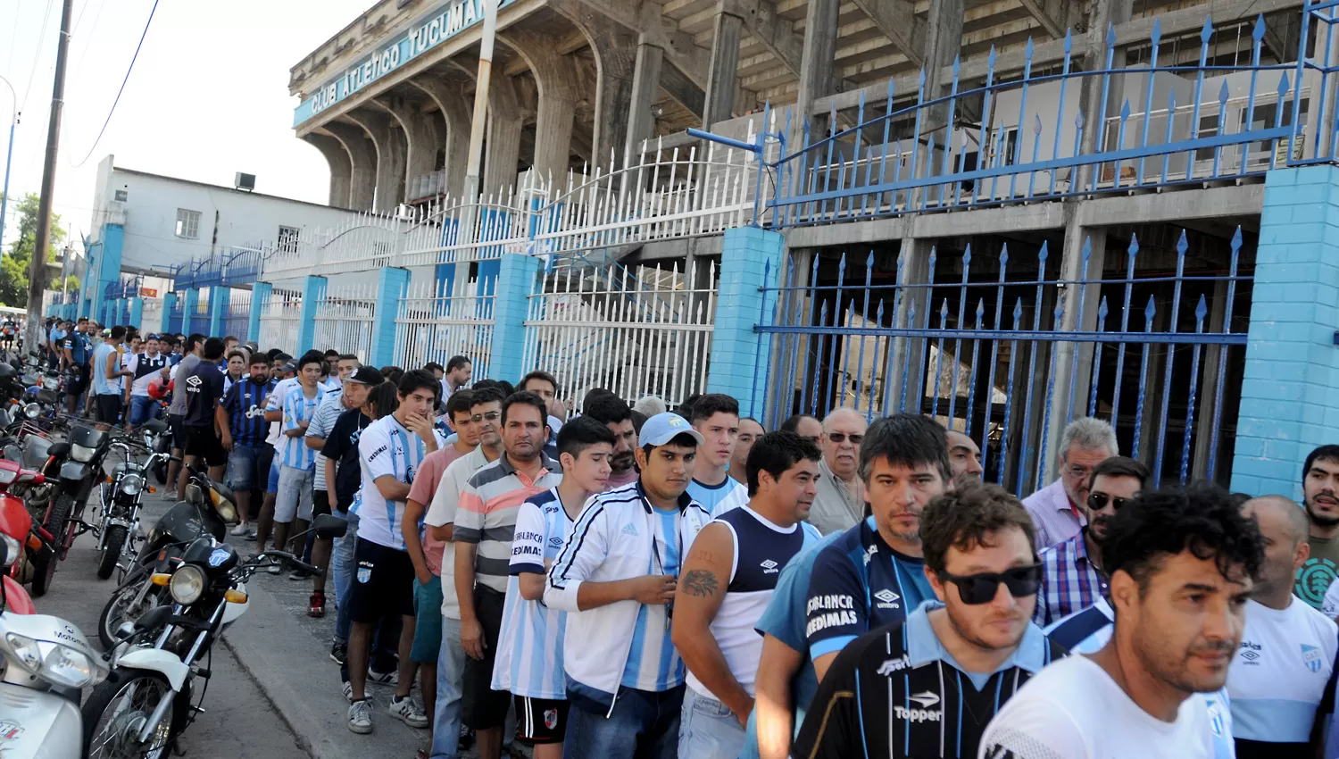 FUROR POR LAS ENTRADAS PARA VER A ATLÉTICO (ARCHIVO LA GACETA)