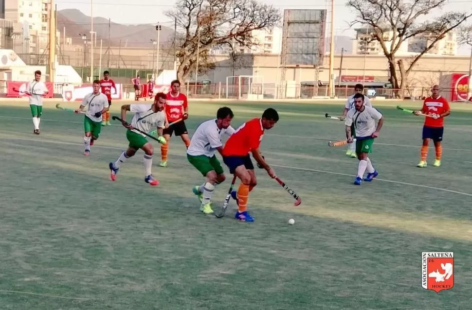 SIN CHANCES. Tucumán cayó ante Neuquén y hoy deberá ganarle a Mendoza. twitter @AsocHockeySalta 