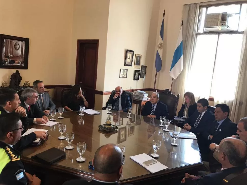 EN PLENO ANÁLISIS. Los representantes del Poder Judicial y del área de Seguridad en un momento de la reunión.  