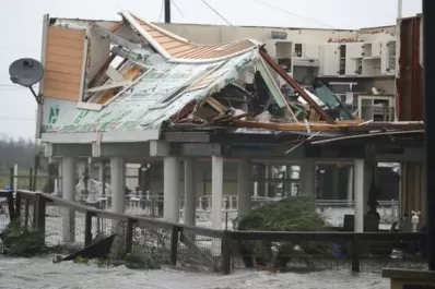 Un muerto, cortes de luz e inundaciones por huracán Harvey en Texas