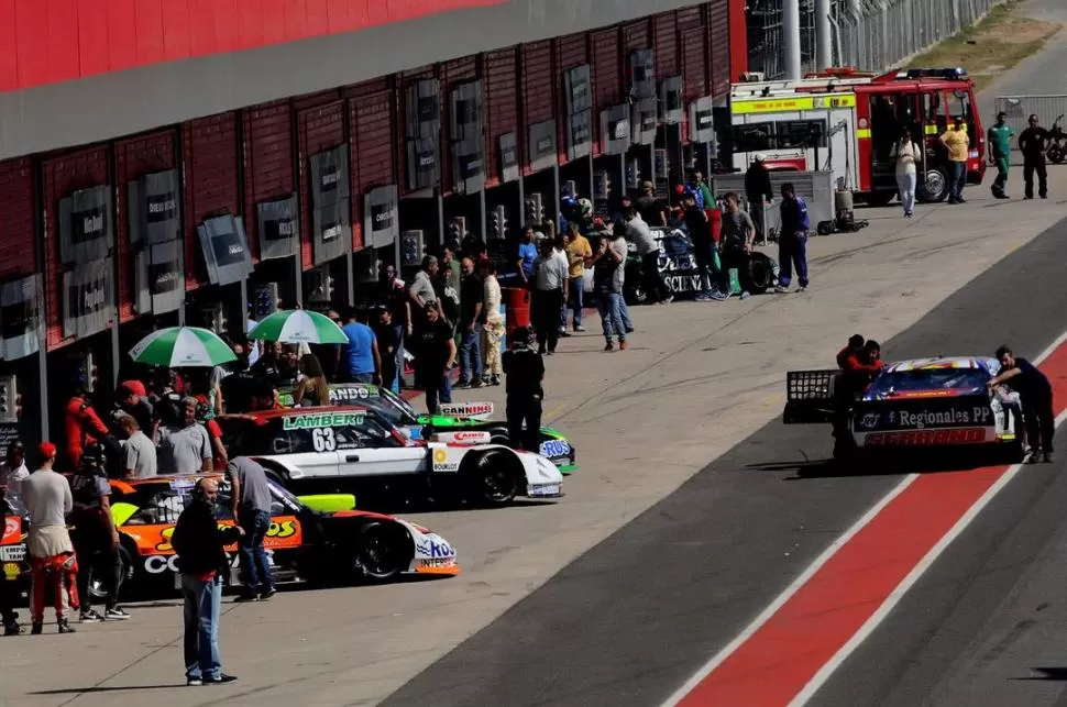 RUIDO A PLENO. Los coches del TC, en el entrenamientos de ayer. actc.org.ar