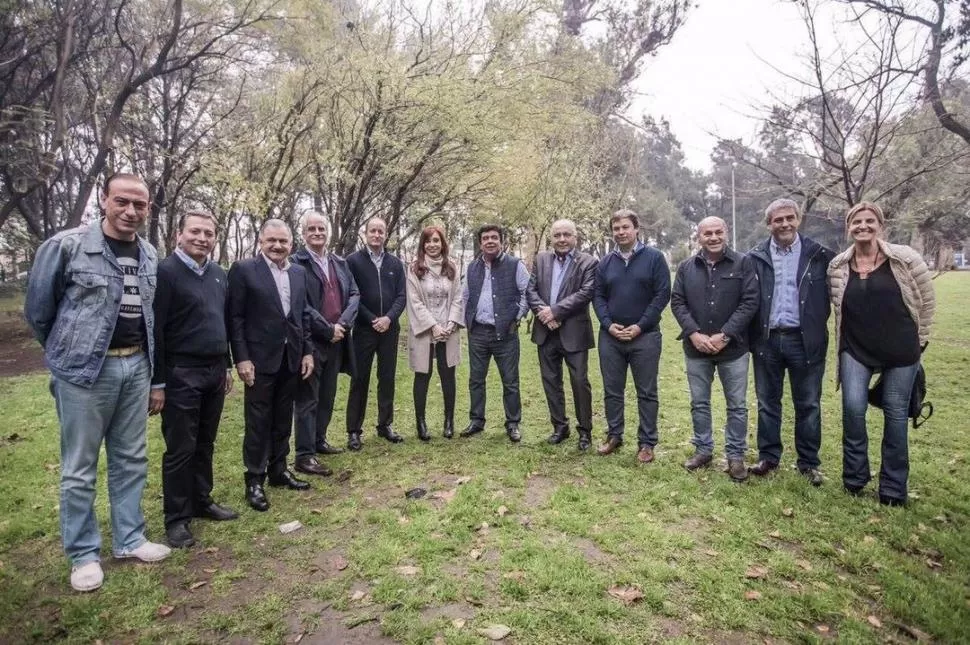 LOMAS DE ZAMORA. Cristina almorzó ayer con los intendentes kirchneristas de la tercera sección electoral.  prensa unidad ciudadana