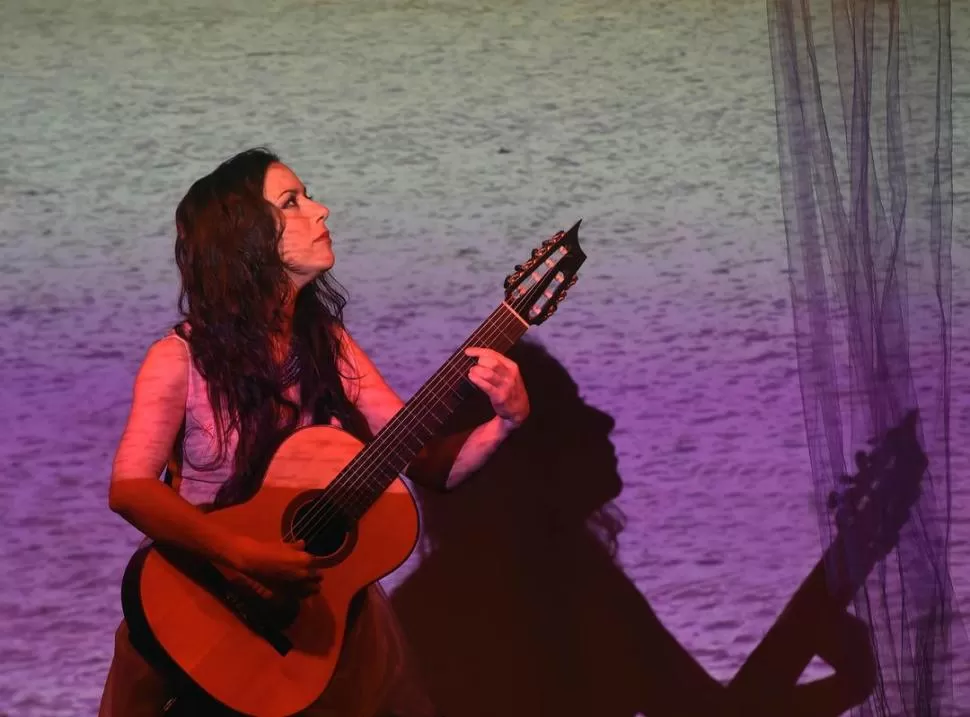 MÁS ALLÁ DE LOS LÍMITES. Cecilia Zabala investiga nuevas formas de presentar un espectáculo musical.  