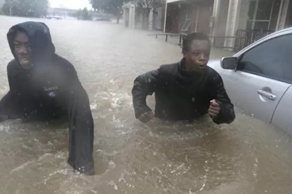 El huracán Harvey dejó cinco muertos y catastróficas inundaciones en Houston