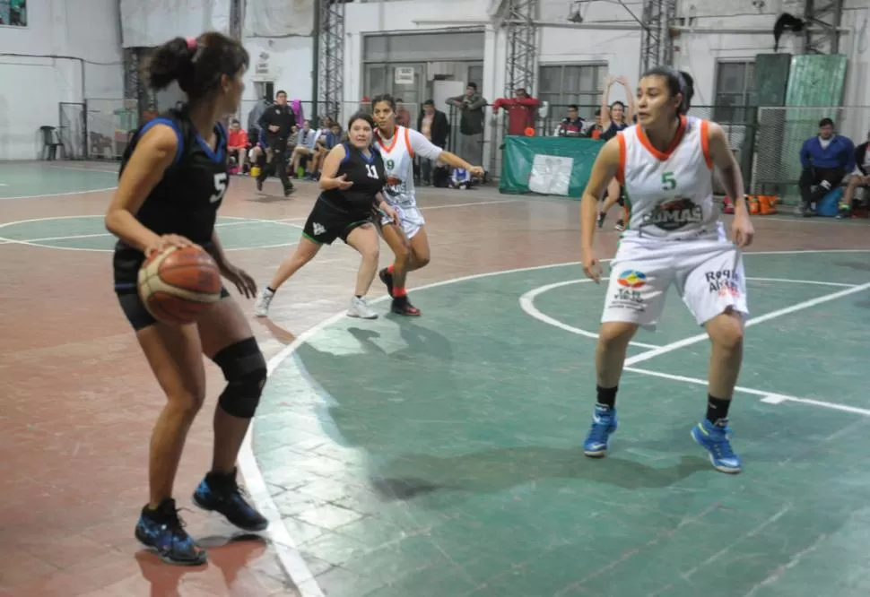 DESCANSO. Las chicas de Lomas Basket, que son punteras, tendrán fecha libre. la gaceta / foto de josé nuno