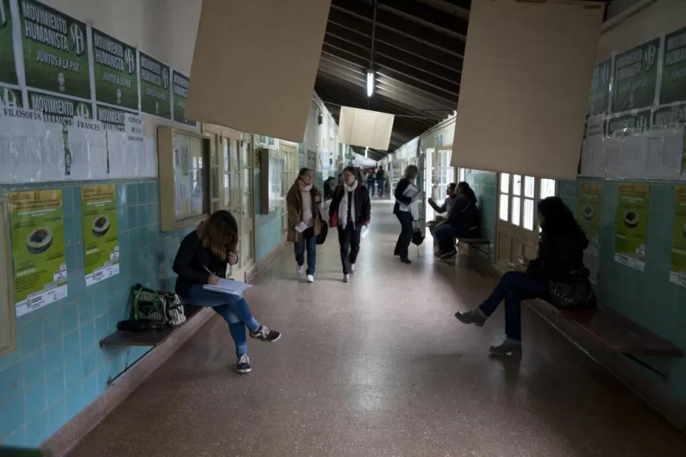 PRIMER PASO. El beneficio es para estudiantes de Ingeniería. la gaceta / foto de Inés Quinteros Orio (archivo)