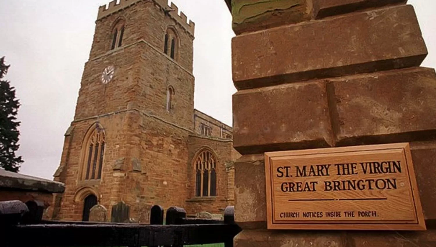 EL LUGAR. En la iglesia de Great Brington, en Northampton, aseguran que descansan los restos de Diana. FOTO TOMADA DE CLARIN.COM