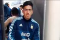 La alegría de Tomás Cuello con uno de los referentes de la Selección argentina