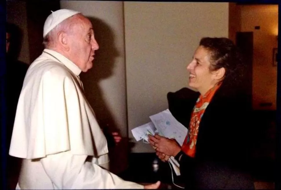 EL VATICANO. En 2013, el Papa Francisco recibió a Luisa Sánchez Sorondo, que viajó a Roma para saludarlo.  