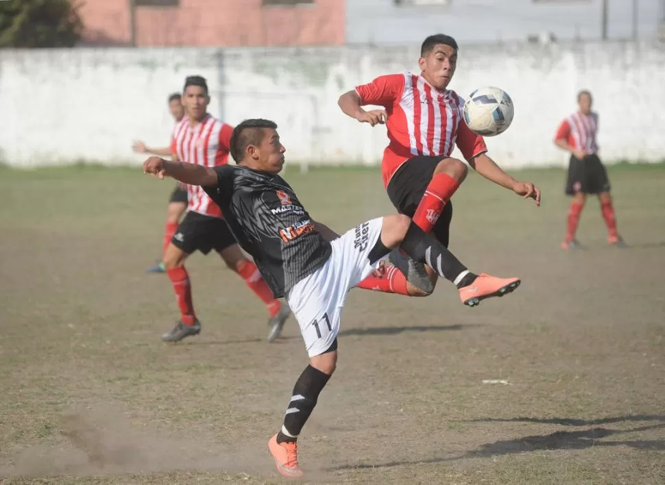 LETAL. Con su gol, el volante Matías Fecha (derecha) le dio el triunfo al “Santo”. la gaceta / foto de antonio ferroni