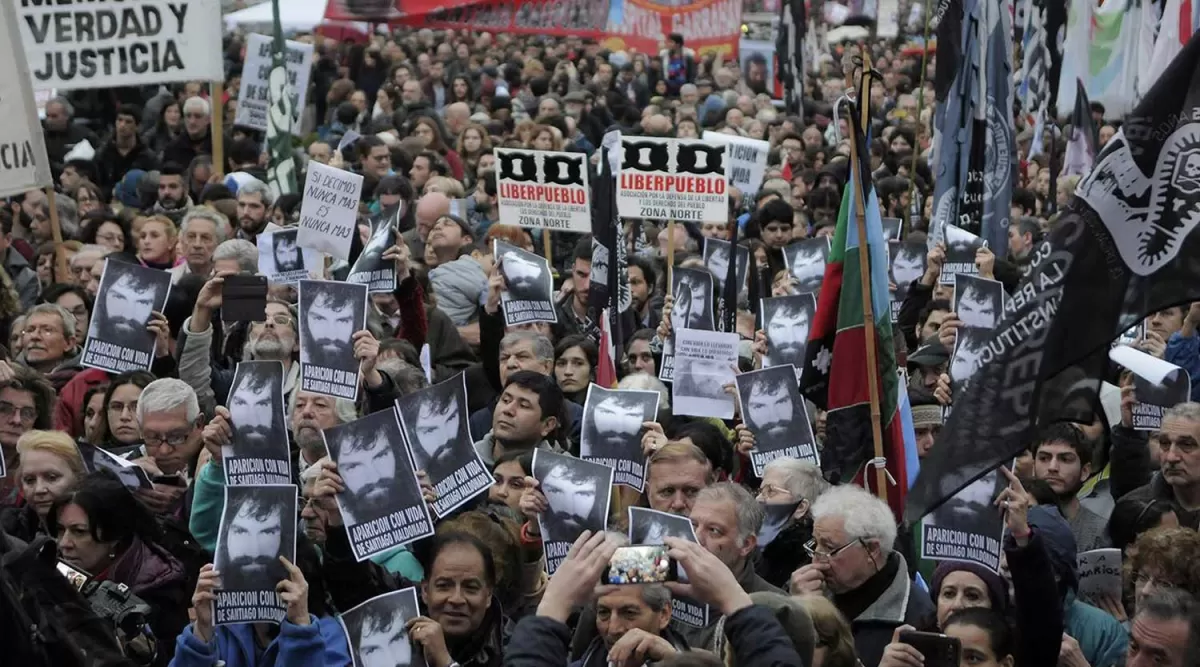 EXIGENCIA. Grupos sociales y defensores de derechos humanos marcharon el viernes en Buenos Aires.