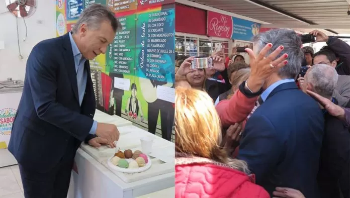 DEGUSTACIÓN Y SALUDOS. Decenas de personas se acercaron a Macri para brindarle apoyo y besarlo.