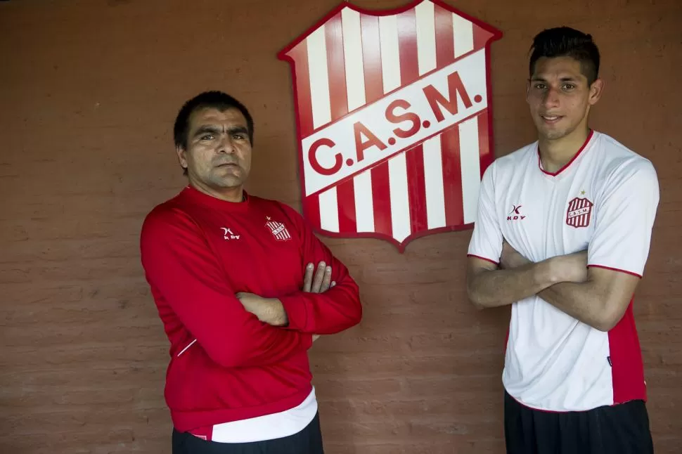 Juan Jaime junto a Fabián Velárdez (izq), quien es uno de los principales responsables de su evolución técnica. la gaceta / FOTO DE JORGE OLMOS SGROSSO