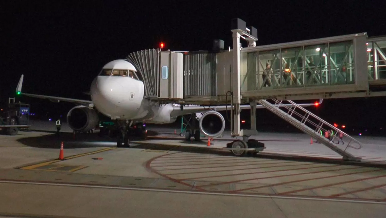 EL PRIMER VUELO INTERNACIONAL. Este es el avión de LAN que partió a Lima desde Tucumán el sábado. LA GACETA / MATÍAS QUINTANA