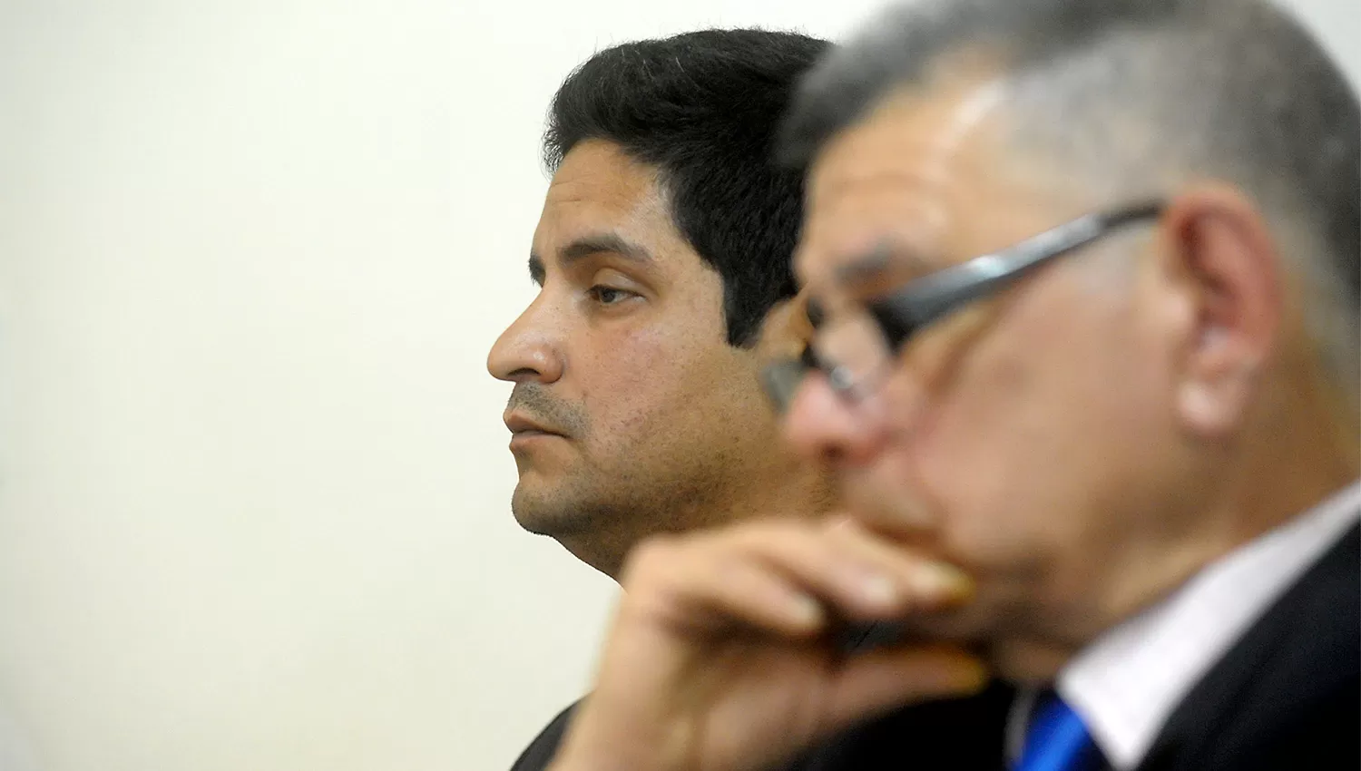 CONDENADO. Edgardo Barrionuevo salió esposado de la sala. LA GACETA / FOTO DE FRANCO VERA