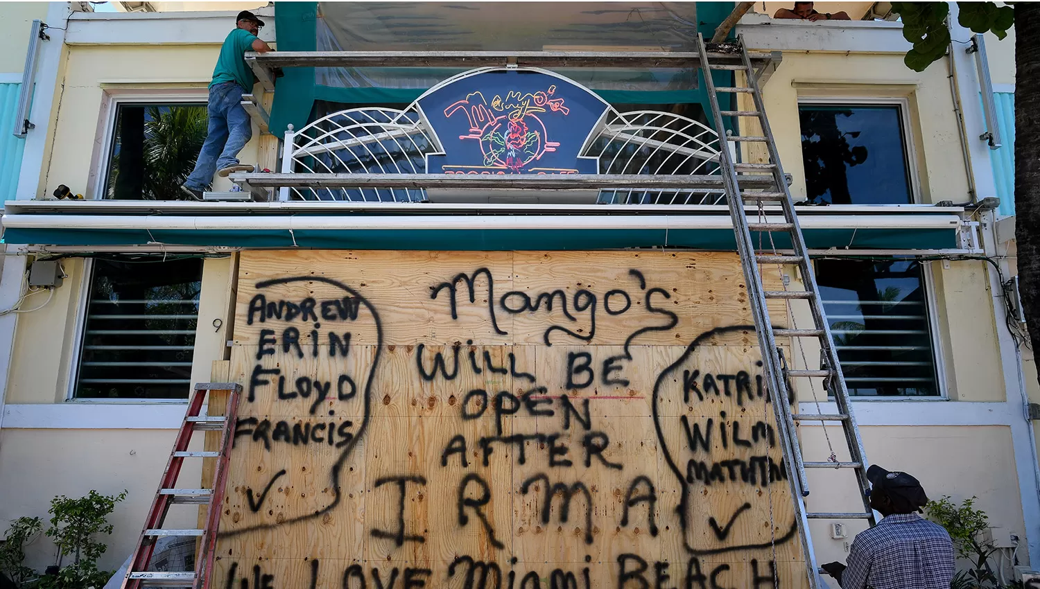 En Miami se preparan para la llegada del huracán Irma. FOTO DE REUTERS.