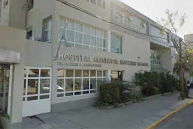 Dio a luz en su departamento y tiró a la beba por un ventiluz del baño