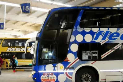A la medianoche arranca un paro escalonado de choferes de colectivos de larga distancia