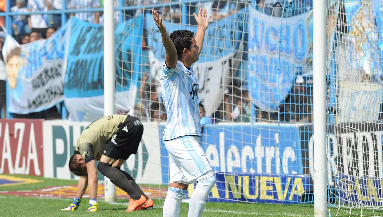 CARTA DE GOL. Pulga Rodríguez busca agigantar su figura como goleador de Atlético. ARCHIVO LA GACETA / FOTO DE HÉCTOR PERALTA