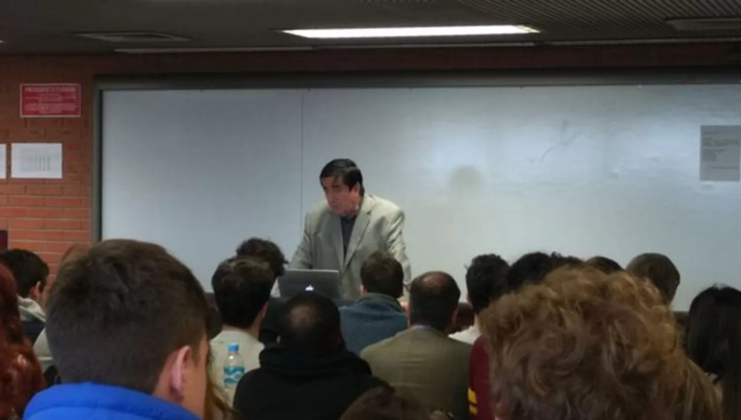 Jaime Durán Barba, durante una charla que brindó en la Universidad de Belgrano. FOTO TOMADA DE INFOBAE.COM