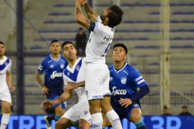 Mirá la patada de Zárate, que dejó con 10 a Atlético ante Vélez